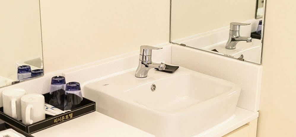 Rezion Hotel Seogwipo Ngoại thất bức ảnh
